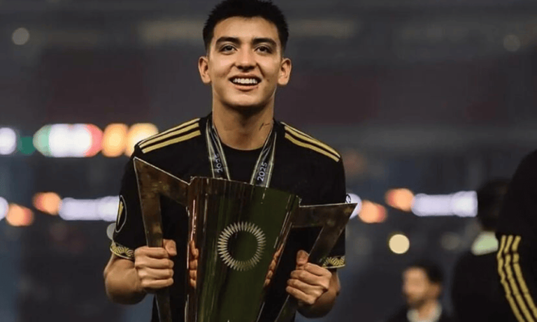 gilberto-mora-cargando-copa